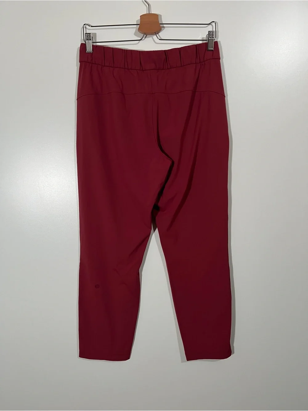 Lululemon On The Fly 7/8 Pant Size 8 Chianti Red Berry 26.5” Inseam Pockets